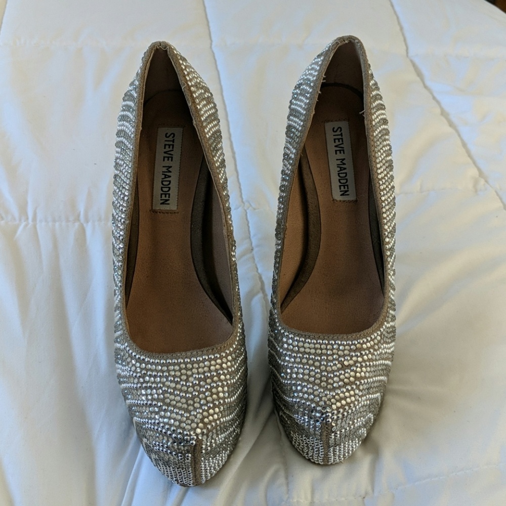 Steve Madden Crystal Pump